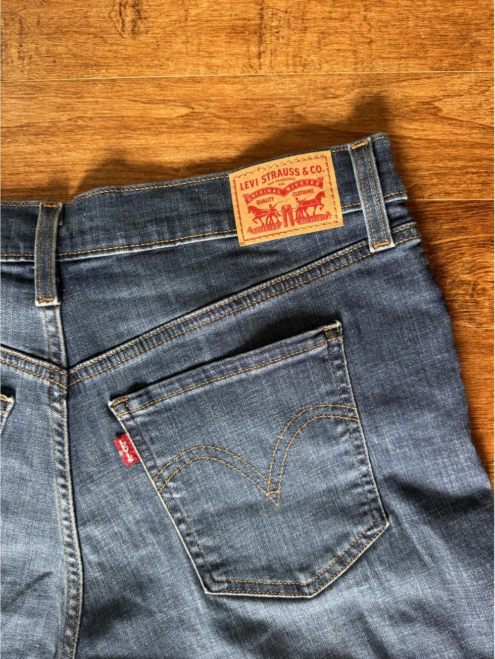 Levi's Mid Length Shorts Womens 31 Medium Wash Cuffed Zip Fly